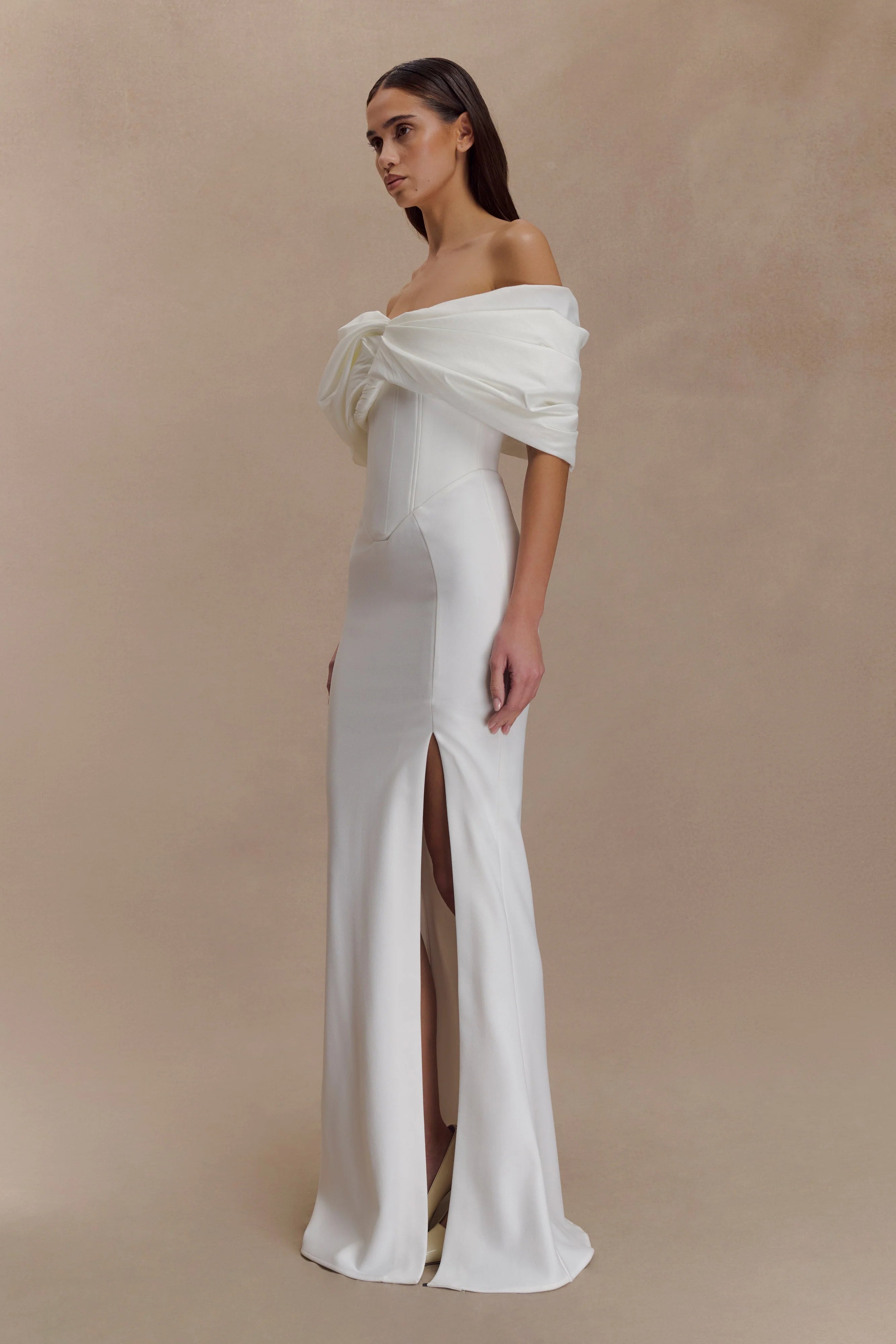 ER Aphrodite Off Shoulder Crepe Gown - Ivory