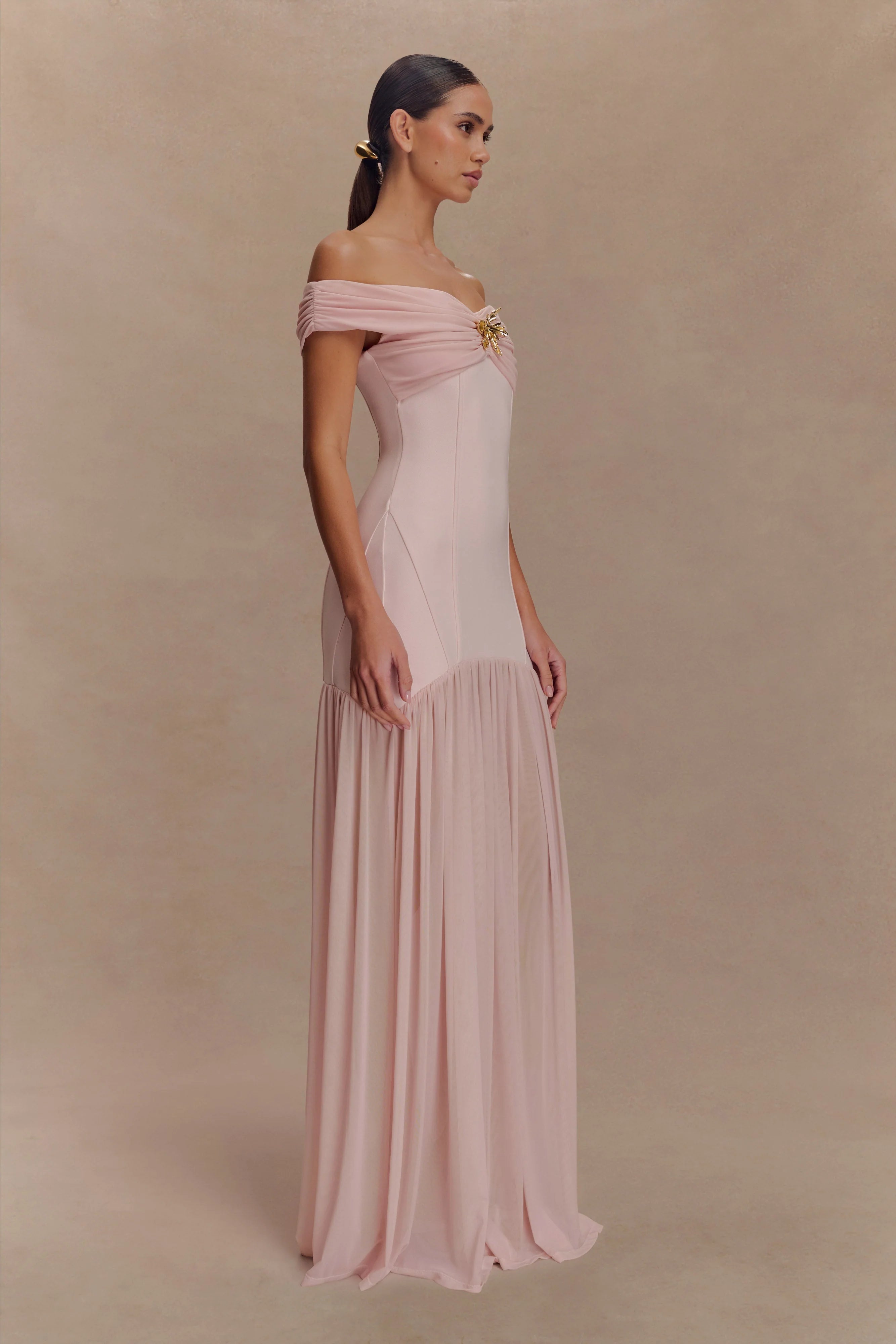 ER Kellie Off Shoulder Crepe Maxi Dress - Blush Pink